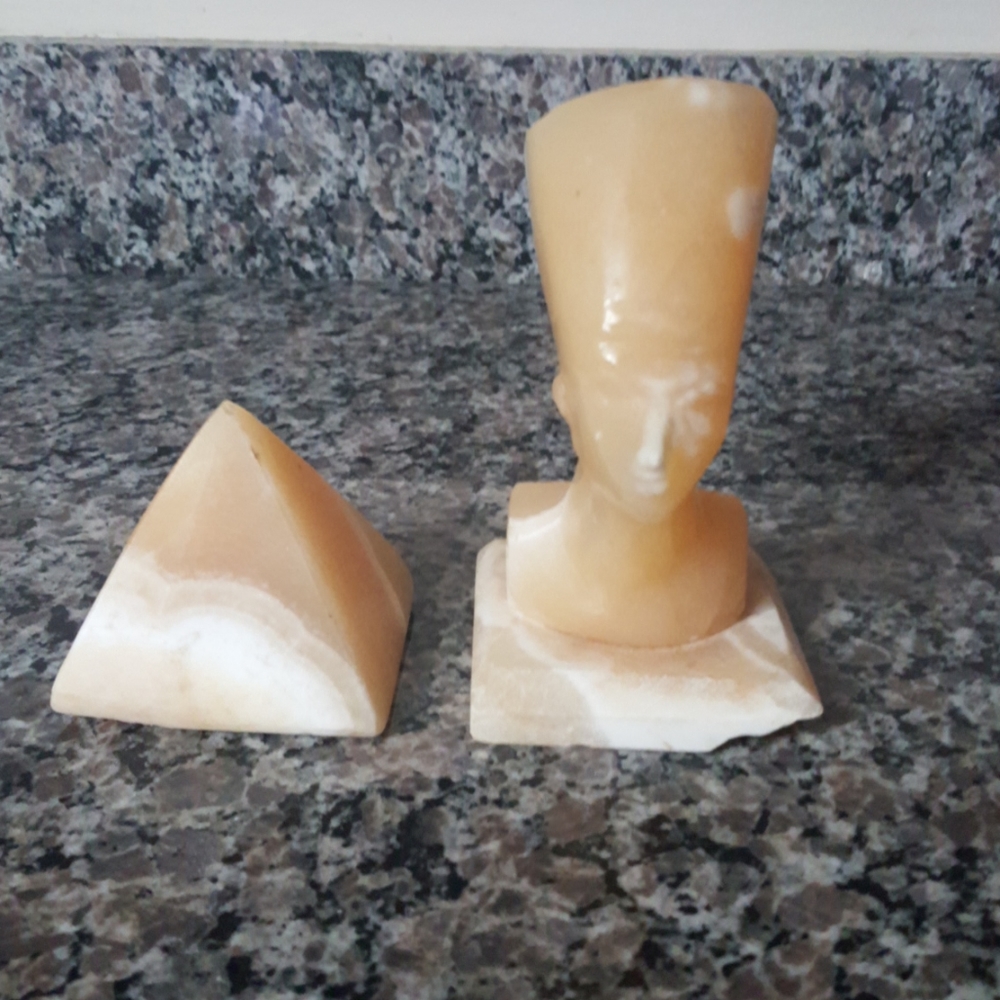 Set of 2 pyramid and queen naferriti marble statue